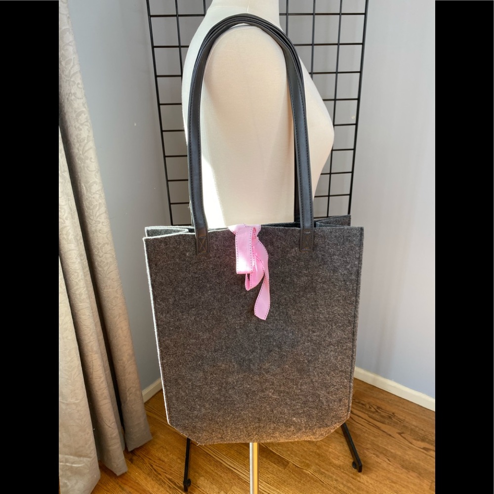 Sturdy, felt tote bag w/separate insert bag NWOT